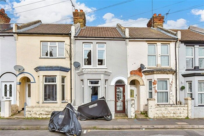3 Bedroom Terraced House For Sale In Windsor Road, Gillingham, Kent, ME7