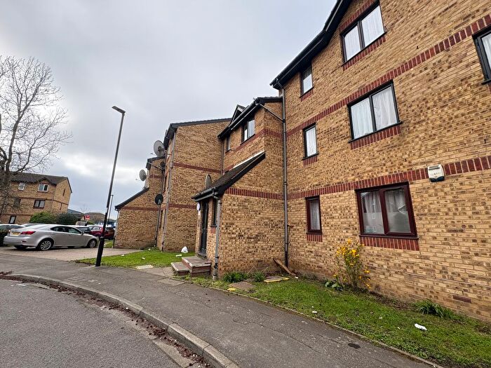 Studio To Rent In Martin Close, London, N9