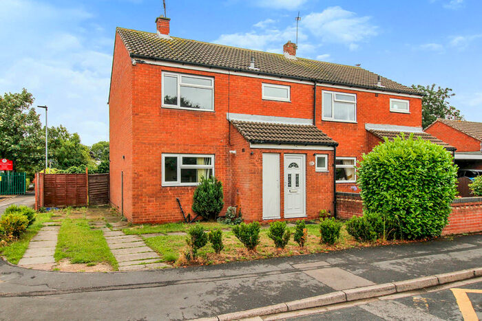3 Bedroom Semi-Detached House To Rent In Bevan Avenue, New Rossington, Doncaster, DN11