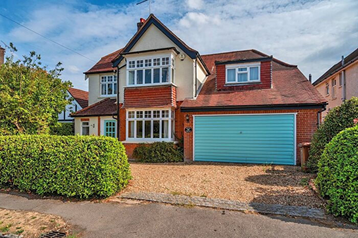 4 Bedroom Detached House For Sale In York Road, Farnham, GU9