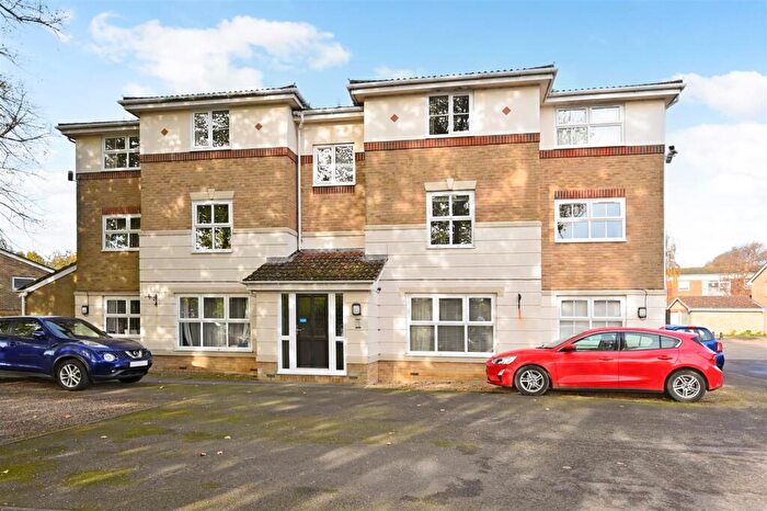 2 Bedroom Apartment To Rent In Harvester Close, Chichester, PO19