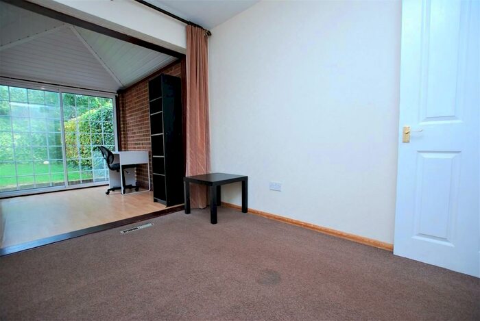4 Bedroom Semi-Detached House To Rent In Lynwood, GU2
