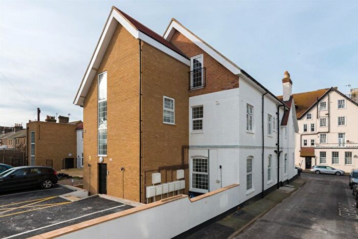 3 Bedroom Flat To Rent In Beach Road, Westgate-On-Sea, Kent, CT8