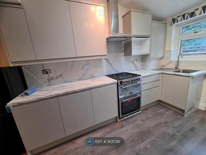 2 Bedroom Flat To Rent In Dalmeny Road, New Barnet, Barnet, EN5