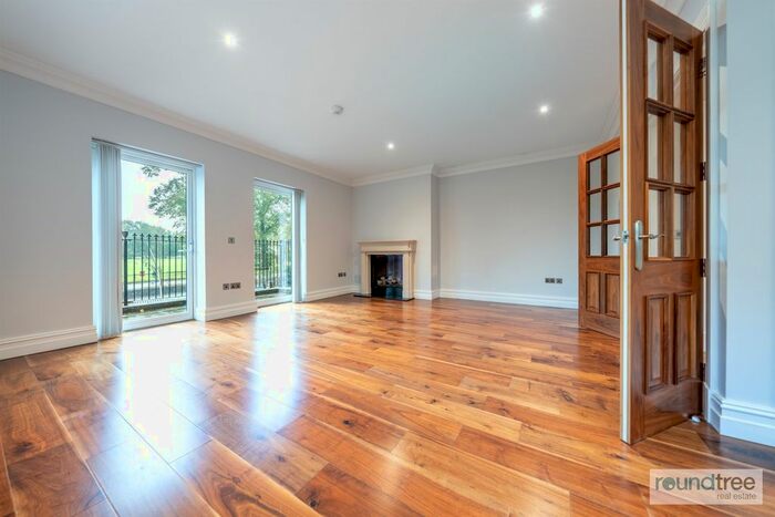 2 Bedroom Flat To Rent In The Vine, Sevenoaks, Kent, TN13