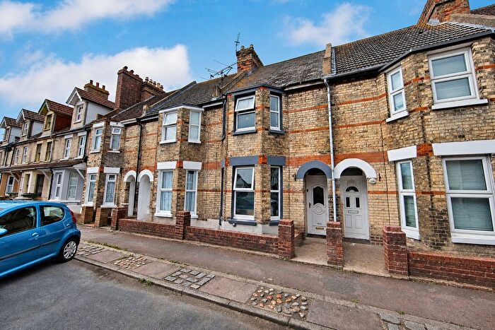 3 Bedroom Semi Detached House For Sale In Thanet Gardens, Folkestone, CT19