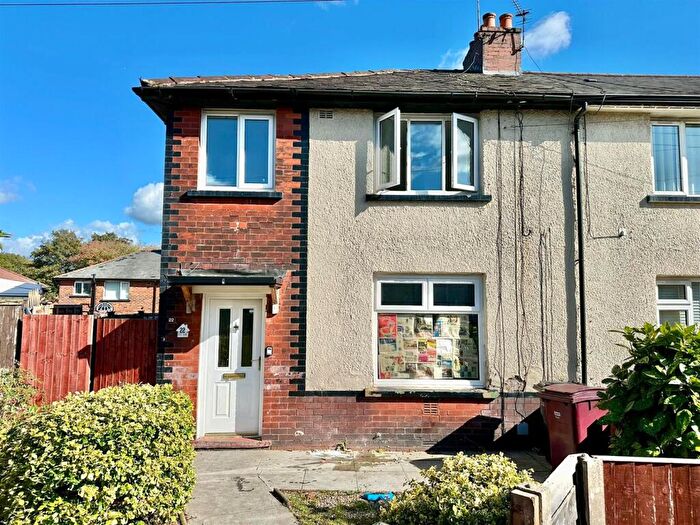 Town House To Rent In Exeter Avenue, Bolton, BL2