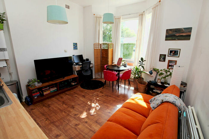 1 Bedroom Flat To Rent In Fillebrook Road, Upper Leytonstone, E11