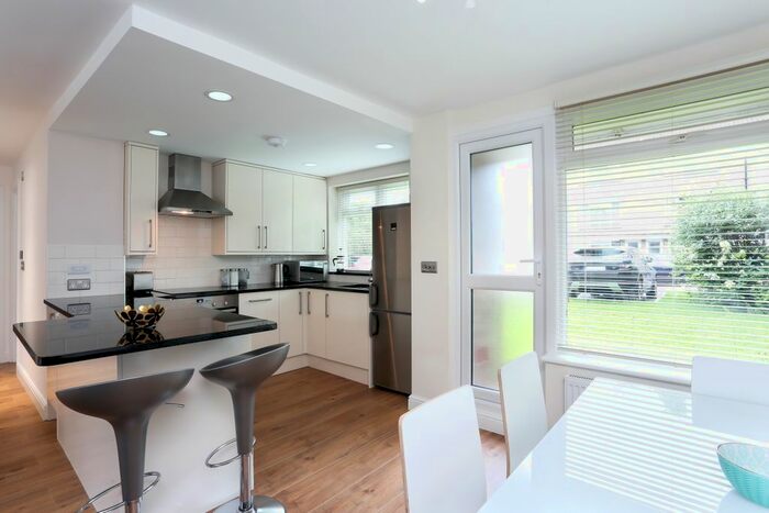 2 Bedroom Flat To Rent In Osborne Road, Windsor, SL4
