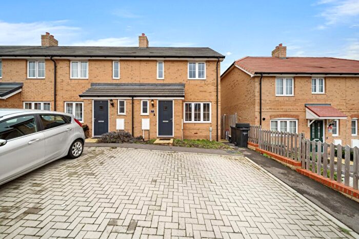 3 Bedroom End Of Terrace House For Sale In Hectare Lane, Gravesend, Kent, DA11