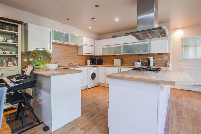 4 Bedroom Terraced House To Rent In Crow Lane, Ramsbottom, Bury, BL0