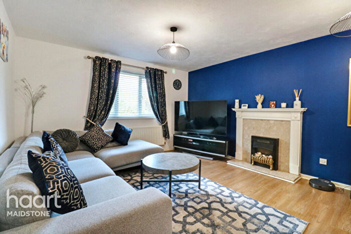 2 Bedroom Apartment For Sale In Lindisfarne Gardens, Maidstone, ME16