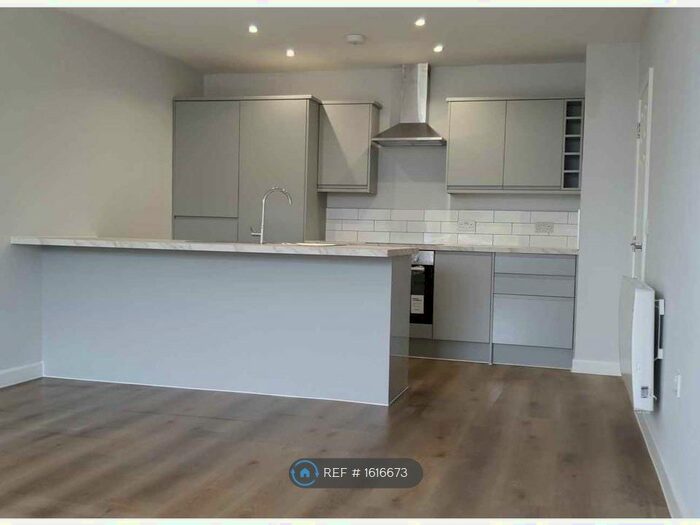 3 Bedroom Flat To Rent In Pear Tree Avenue, Long Ashton, BS41