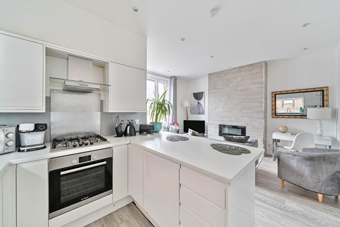 1 Bedroom Flat To Rent In Grove Road, Windsor, SL4