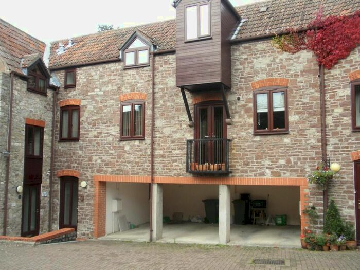 2 Bedroom Flat To Rent In Park Road, Thornbury, South Gloucestershire, BS35