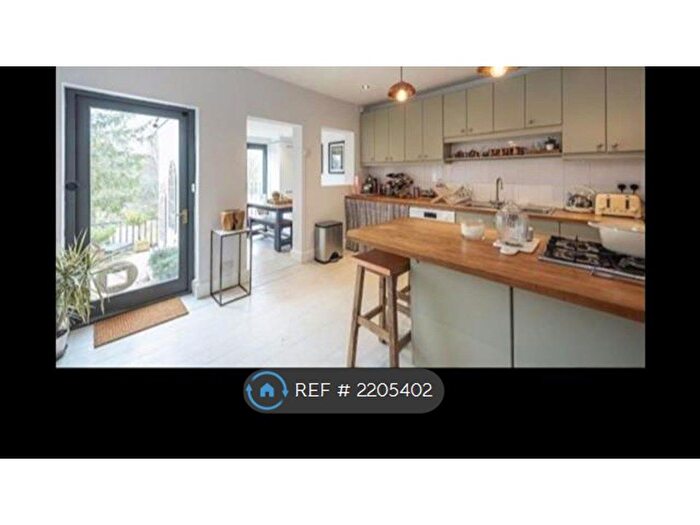 2 Bedroom Terraced House To Rent In Riverside Road, St Albans, AL1