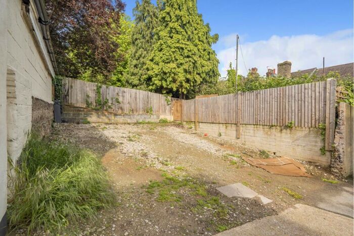 Garage / Parking To Rent In Frindsbury Road Rochester, ME2