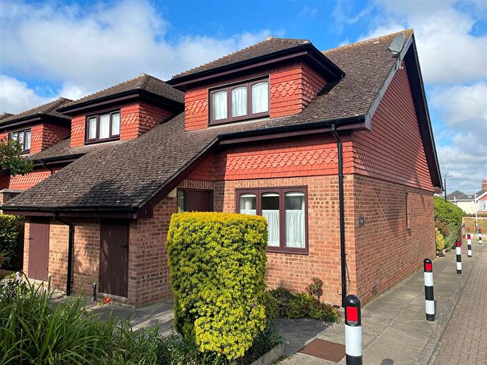 2 Bedroom Semi-Detached House For Sale In Brinkcliffe Gardens, Lake, PO36