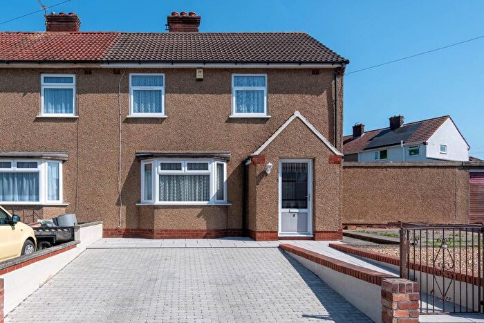 3 Bedroom Property To Rent In Westfield Close, Hanham, BS15