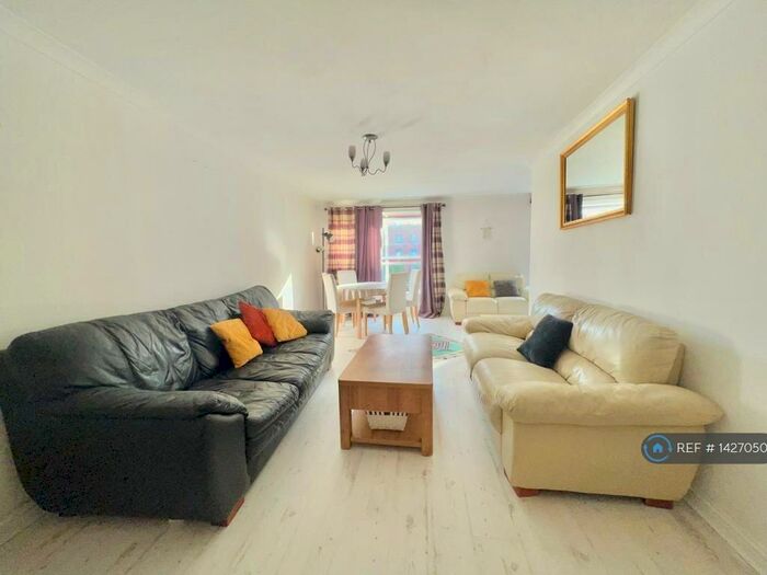 2 Bedroom Flat To Rent In Benalder Street, Glasgow, G11