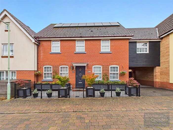 5 Bedroom Link Detached House For Sale In Chaffinch Road, Bury St. Edmunds, IP32