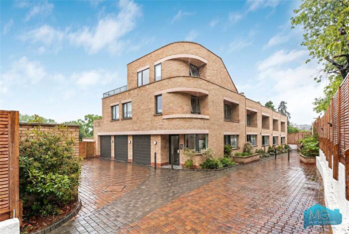 1 Bedroom Apartment For Sale In Melrose Mews, London, N14