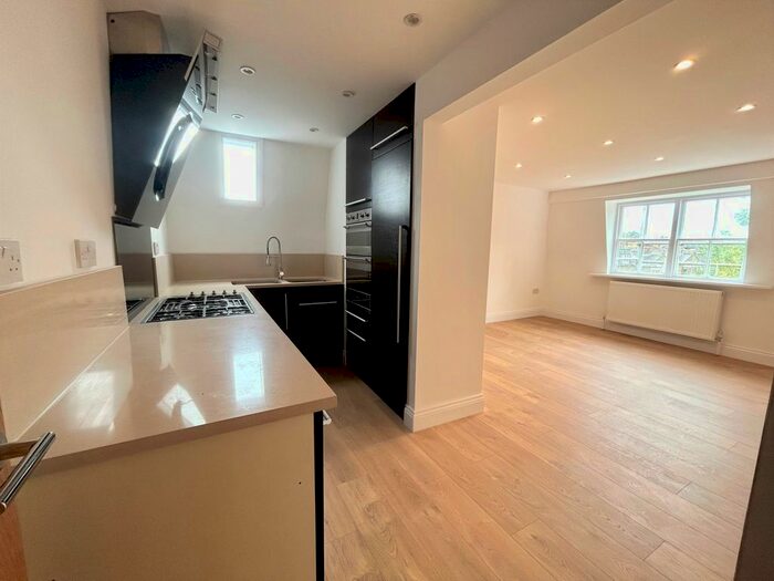 2 Bedroom Flat To Rent In Elm Place, Bruce Grove, N17