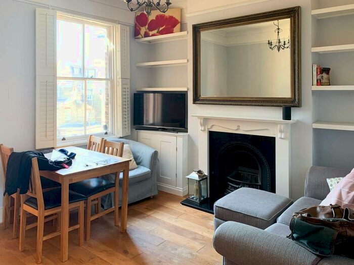 2 Bedroom Flat To Rent In Garfield Road, Battersea, London, SW11