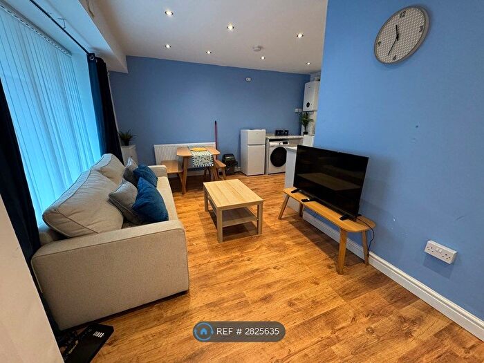 1 Bedroom Flat To Rent In Edge Lane, Stretford, Manchester, M32