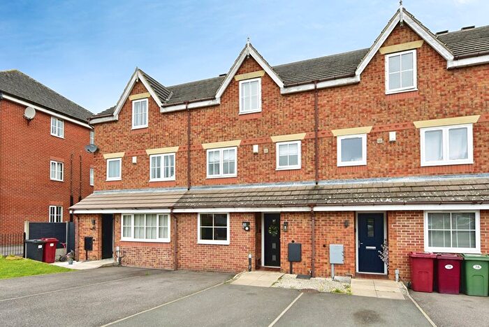 4 Bedroom Town House For Sale In Stanier Way, Renishaw, Sheffield, Derbyshire, S21