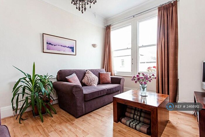 3 Bedroom Flat To Rent In Lynn Road, London, SW12