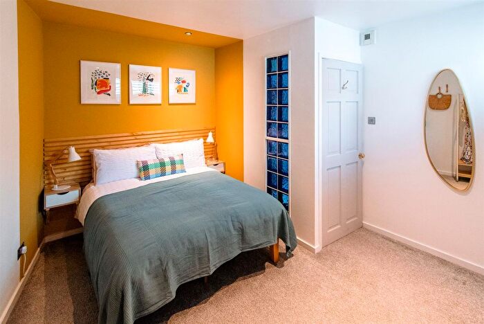 2 Bedroom Flat For Sale In Holgate Road, York, YO24