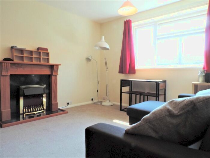 1 Bedroom Flat To Rent In Hornhatch Close, Chilworth, GU4