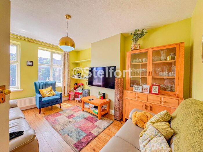 5 Bedroom Maisonette For Sale In Aylmer Road, London, N2