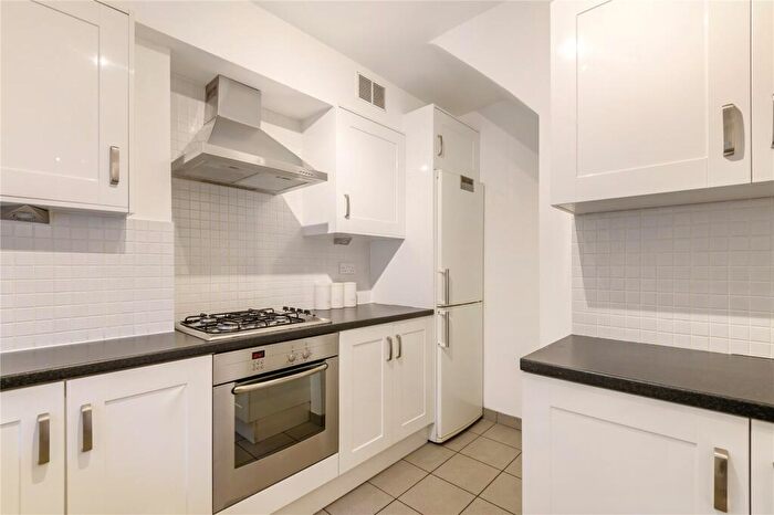 2 Bedroom Maisonette To Rent In St. Peter's Street, Islington, London, N1