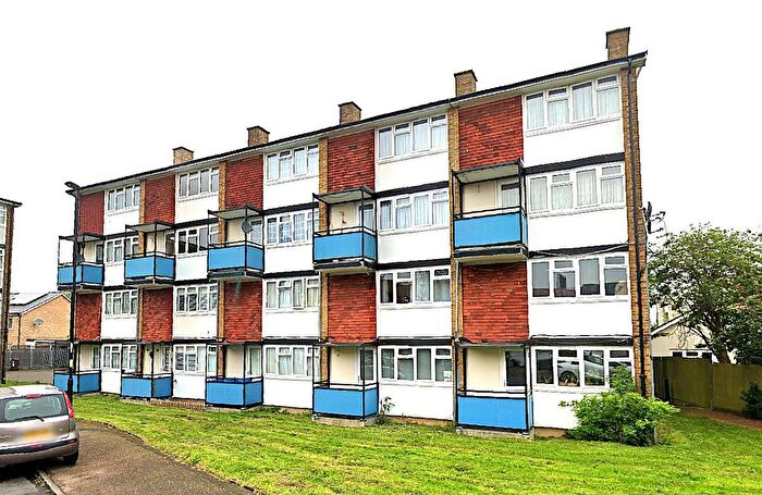 2 Bedroom Maisonette To Rent In Longheath Gardens, Croydon, CR0