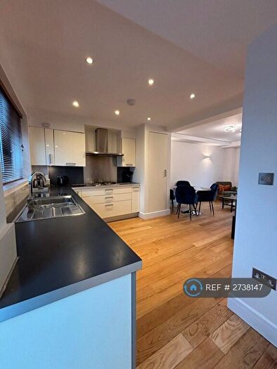 3 Bedroom Flat To Rent In Drummond Street, London, NW1