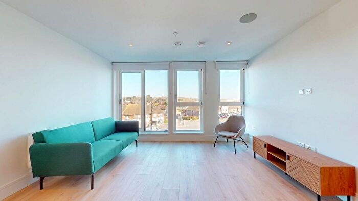 2 Bedroom Flat To Rent In Beverley Way, New Malden, SW20