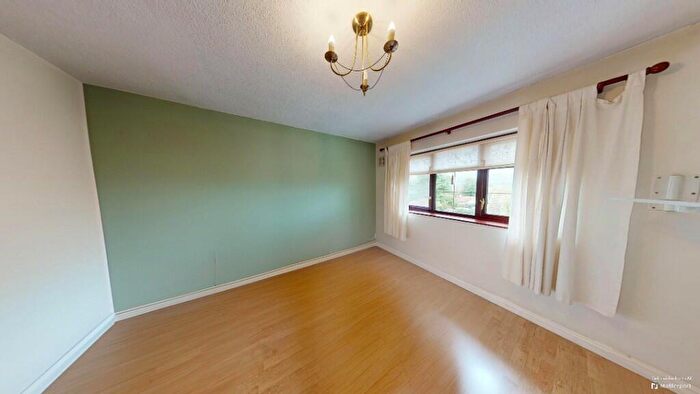 2 Bedroom End Of Terrace House For Sale In Cornwell Crescent, Stanford-Le-Hope, Essex, SS17