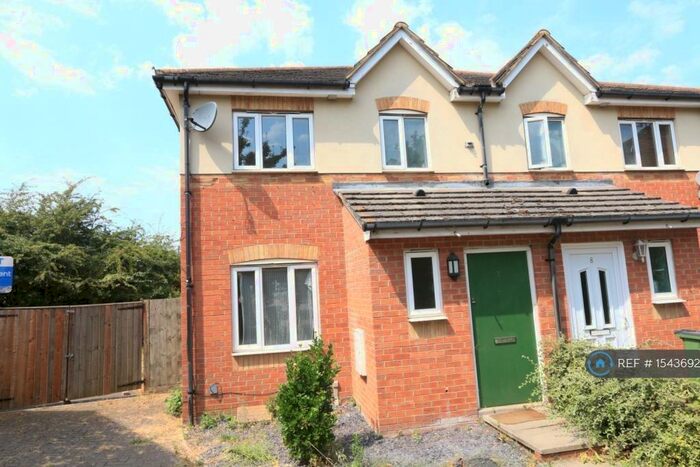 3 Bedroom Semi-Detached House To Rent In Clock Tower Mews, London, SE28