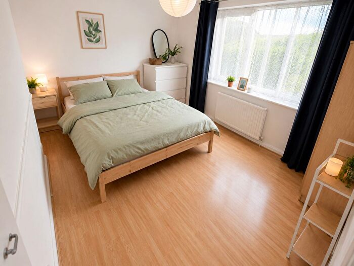 3 Bedroom Flat To Rent In Green Gates, Luton, LU3