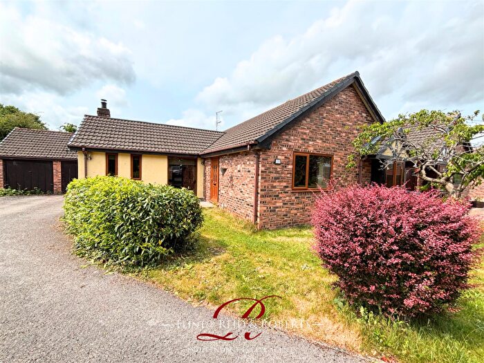 3 Bedroom Detached Bungalow For Sale In Atis Cross, Oakenholt, Flint, CH6