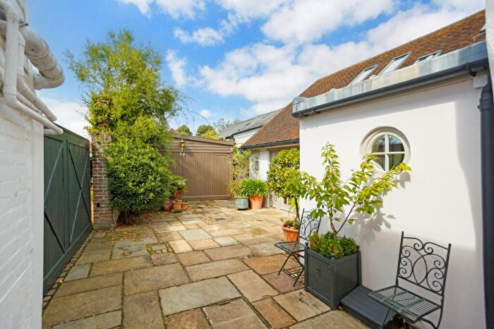 1 Bedroom Mews For Sale In East Street, Petworth, West Sussex, GU28