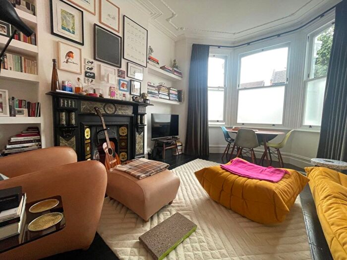 2 Bedroom Flat To Rent In Bathurst Gardens, Kensal Green, London, NW10