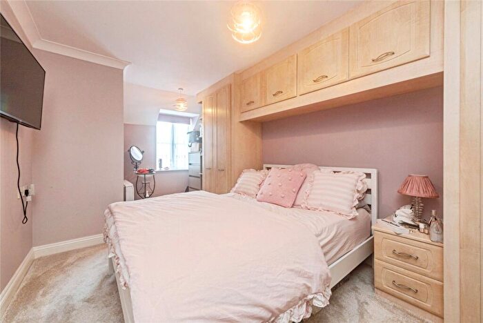 1 Bedroom Apartment For Sale In Calcot Priory, Calcot, RG31