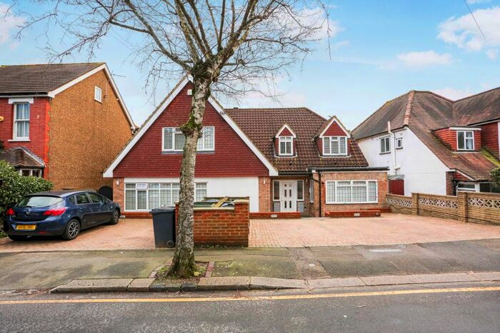 2 Bedroom Flat To Rent In Woodmansterne Road, Coulsdon, CR5