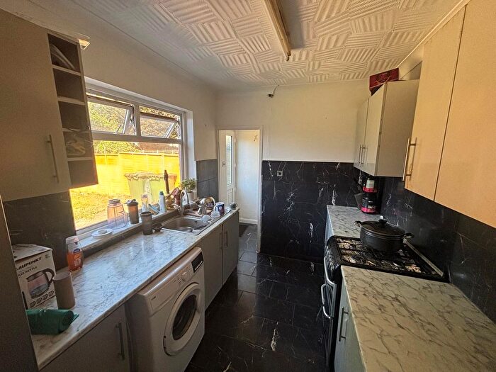 3 Bedroom Semi-detached House For Sale In Thistlemoor Road, Peterborough, PE1