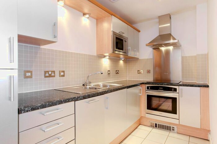 1 Bedroom Flat To Rent In The Bittoms, Kingston Upon Thames, KT1