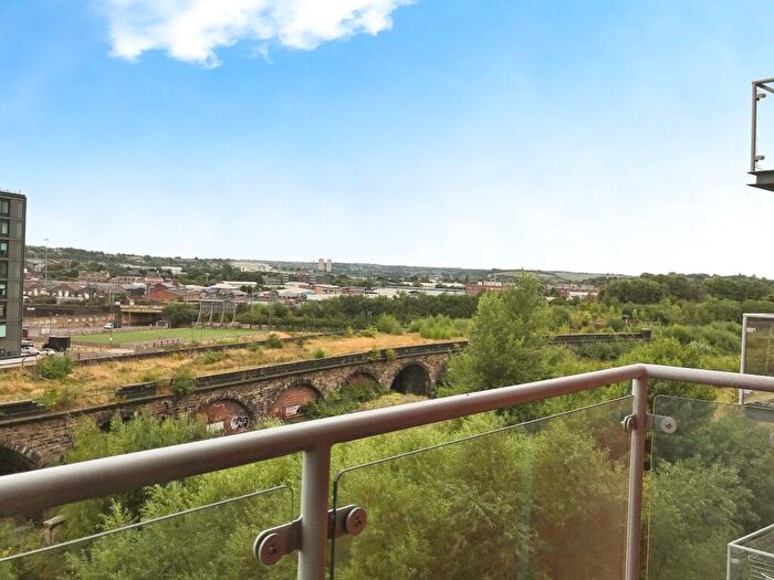 2 Bedroom Property To Rent In Gotts Road, Leeds, West Yorkshire, Uk, LS12