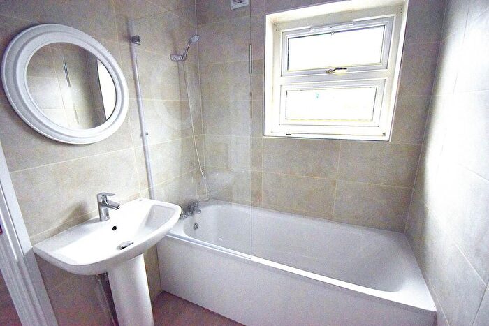 2 Bedroom Flat To Rent In A Cordwallis Road, SL6
